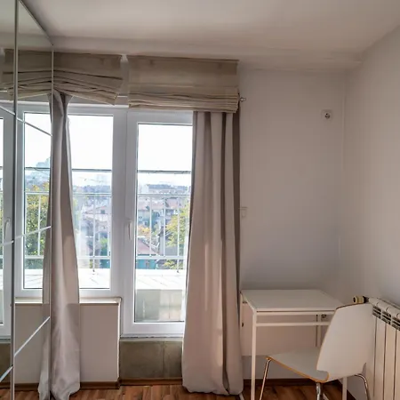 Bright 1bdr With Balcony Apartment