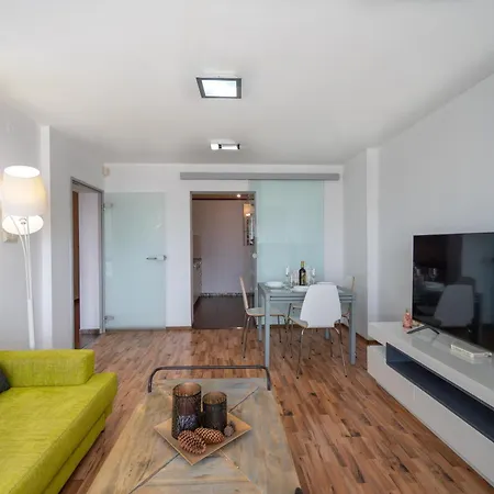 Apartment Bright 1bdr With Balcony