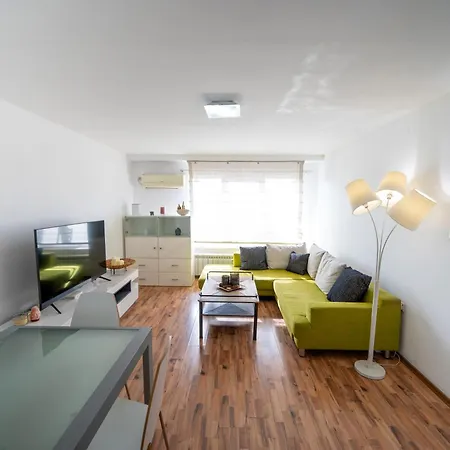 Apartment Bright 1bdr With Balcony Sofia
